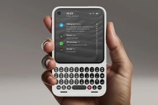 CES 2026: Klávesnice u mobilu je zpět. Koncept podobný BlackBerry vyvolává nostalgii - Novinky